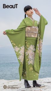 Hinaちゃん（FAKY)着用の振袖-黄緑｜成人式の新作振袖ご紹介　BTN-2219