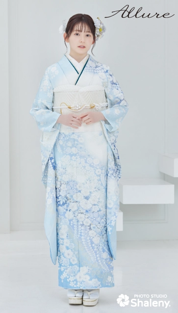 久間田 琳加 ×Allure(アリュール)の振袖-水色|成人記念の新作振袖ご紹介 AL-201