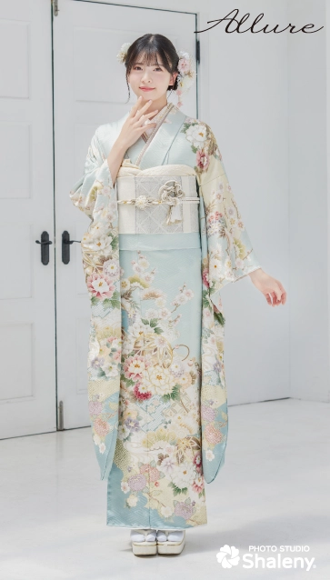 白石 乙華 ×Allure（アリュール）の振袖-水色|成人記念の新作振袖ご紹介　AL-215