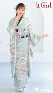 “マーシュ彩 × It Girl”の振袖-水色｜成人記念の新作振袖ご紹介　IT-2502