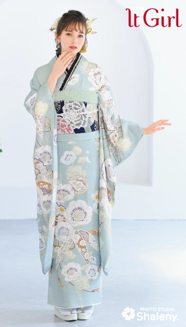 “マーシュ彩 × It Girl”の振袖-水色｜成人記念の新作振袖ご紹介　IT-2502