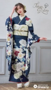“マーシュ彩ちゃん”着用の振袖-青｜成人記念の新作振袖ご紹介　TR-607