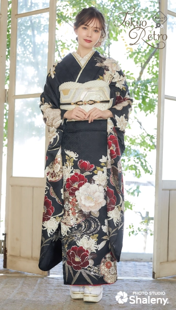 “マーシュ彩ちゃん”着用の振袖-紺|成人記念の新作振袖ご紹介 TR-610