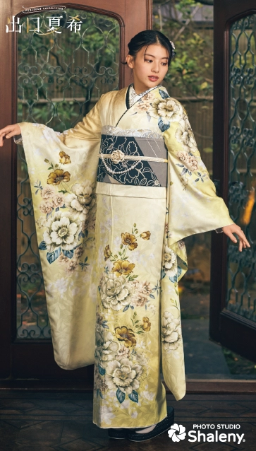 “出口夏希”ちゃんの振袖-ベージュ｜成人記念の新作振袖ご紹介　DN-05