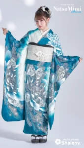 MINAMIちゃん着用“NatsuMimi”の振袖-青|ハタチ記念の新作振袖ご紹介　NAT-203
