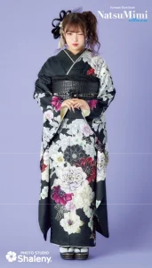 MINAMIちゃん着用“NatsuMimi”の振袖-黒|ハタチ記念の新作振袖ご紹介　NAT-204