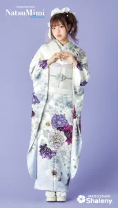 MINAMIちゃん着用“NatsuMimi”の振袖-白|ハタチ記念の新作振袖ご紹介　NAT-205