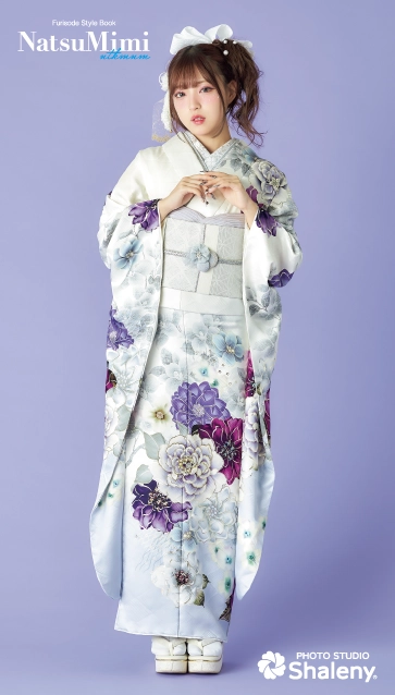 MINAMIちゃん着用“NatsuMimi”の振袖-白|ハタチ記念の新作振袖ご紹介　NAT-205
