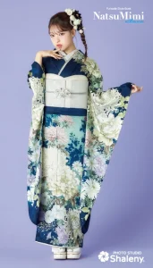 MINAMIちゃん着用“NatsuMimi”の振袖-青|ハタチ記念の新作振袖ご紹介　NAT-207