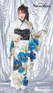 MINAMIちゃん着用“NatsuMimi”の振袖-白|ハタチ記念の新作振袖ご紹介　NAT-209