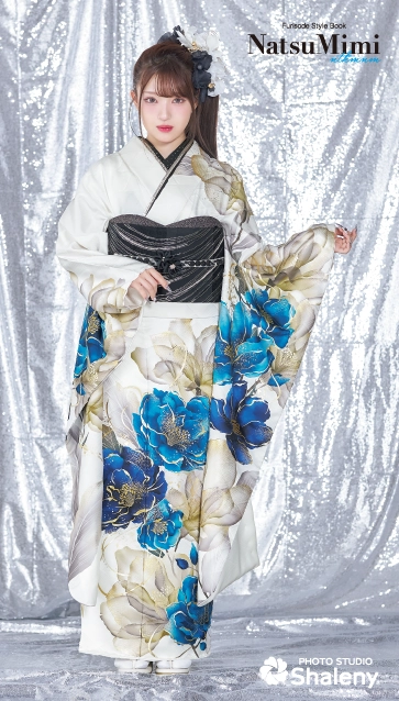 MINAMIちゃん着用“NatsuMimi”の振袖-白|ハタチ記念の新作振袖ご紹介　NAT-209