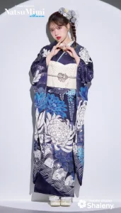 MINAMIちゃん着用“NatsuMimi”の振袖-紫|ハタチ記念の新作振袖ご紹介　NAT-212