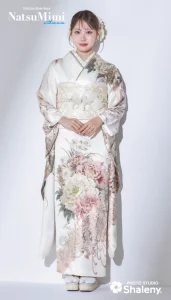 なつみちゃん着用“NatsuMimi”の振袖-白|ハタチ記念の新作振袖ご紹介　NAT-216