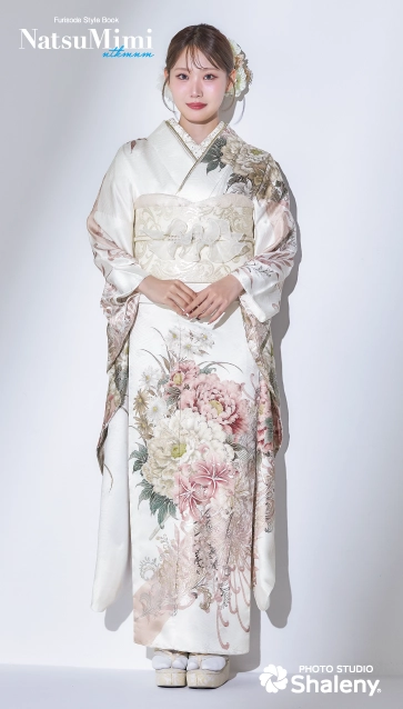 なつみちゃん着用“NatsuMimi”の振袖-白|ハタチ記念の新作振袖ご紹介　NAT-216