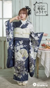 “希空(のあ)”ちゃんの振袖-青|成人記念の新作振袖ご紹介 NOA-002