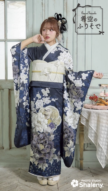 “希空（のあ）”ちゃんの振袖-青｜成人記念の新作振袖ご紹介　NOA-002