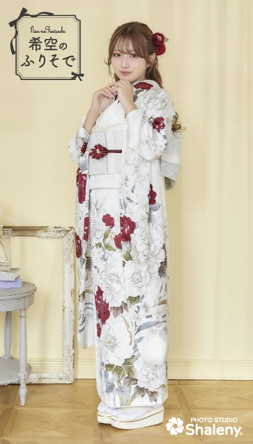 “希空（のあ）”ちゃんの振袖-白｜成人記念の新作振袖ご紹介　NOA-006