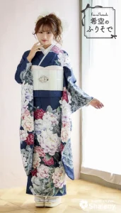 “希空(のあ)”ちゃんの振袖-青|成人記念の新作振袖ご紹介 NOA-009