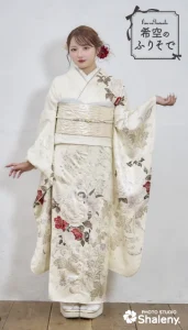 “希空(のあ)”ちゃんの振袖-白|成人記念の新作振袖ご紹介 NOA-011