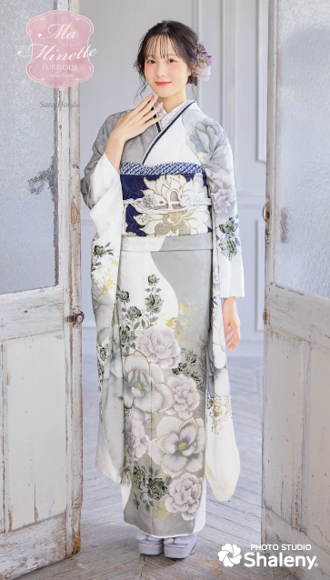 Ma Minette×本田紗来の振袖-グレー|ハタチ記念の新作振袖ご紹介　MAF-705