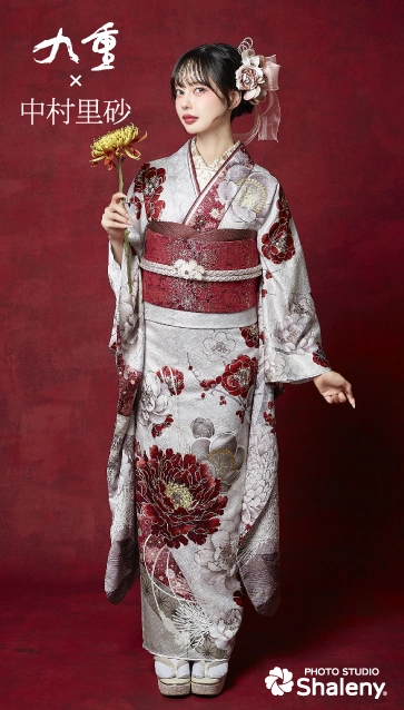 九重 × 中村里砂の振袖-グレー|成人記念の新作振袖ご紹介　RN-641