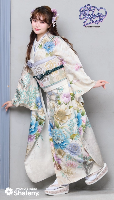 “Sakura(さくら)”ちゃんの振袖-白|ハタチ記念の新作振袖ご紹介　SAF-21