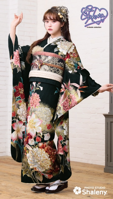 “Sakura(さくら)”ちゃんの振袖-黒|ハタチ記念の新作振袖ご紹介　SAF-28