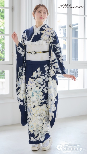 加藤 栞 ×Allure（アリュール）の振袖-紺|成人記念の新作振袖ご紹介　AL-308