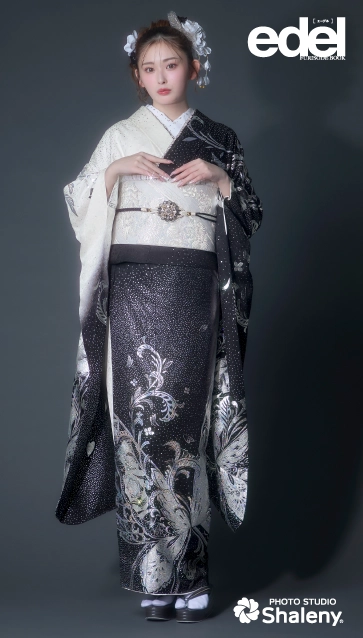 “Edel×古川優奈（ゆうちゃみ）”の振袖-黒｜成人記念の新作振袖ご紹介　E-703