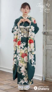 らんちゃん”着用の振袖-紺｜成人記念の新作振袖ご紹介 TR-712