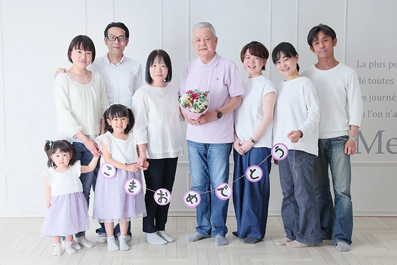 小物持込OK｜年2.2万人が利用する大人気写真館の“家族写真撮影”｜シャレニー