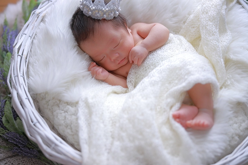 生後３週間までの撮影｜年2.2万人が利用する大人気写真館の“新生児写真撮影”｜シャレニー