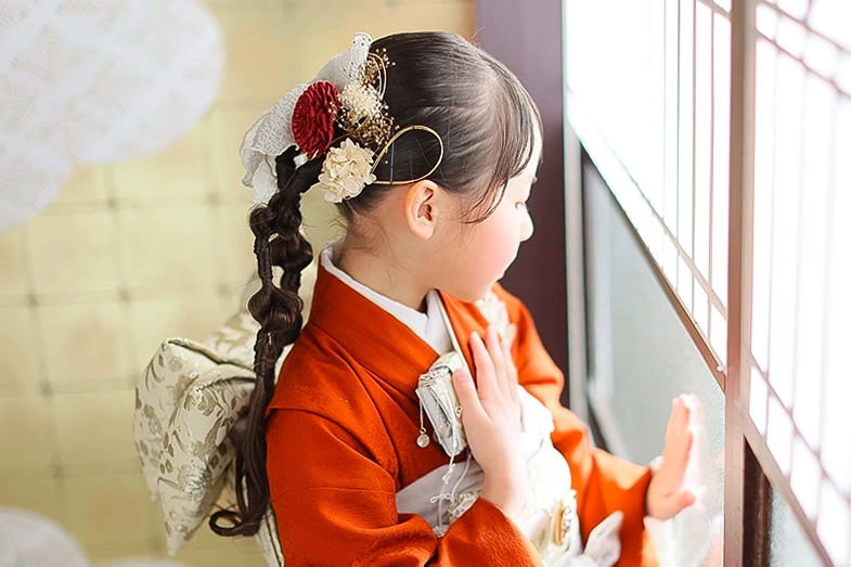 シャレニーの七五三写真撮影の魅力｜本格ヘアメイク！｜地毛結いが魅力のヘアセット。自身の髪質を生かしたトレンドの髪型で、満足度97％以上の実力！日本髪もお任せください！｜シャレニー