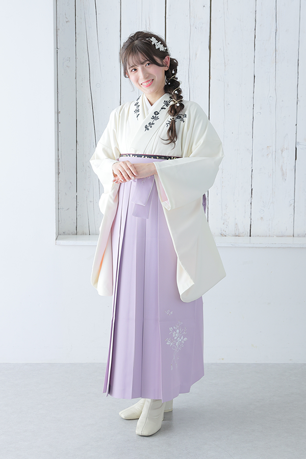 卒業袴×ブーツコーデ｜白ブーツ×紫袴・ベビーパープル袴・パステル袴｜シャレニー