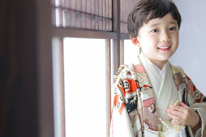 七五三撮影で笑顔の子ども