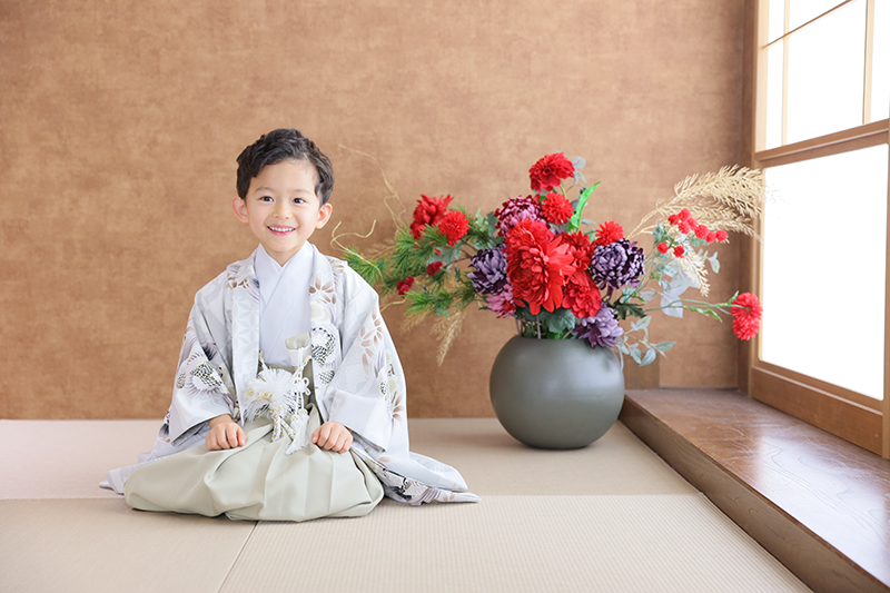 「全国こども写真スタジオ」総合ランキング3位のフォトスタジオ｜シャレニーで七五三撮影｜シャレニーの七五三写真撮影ならこんなに素敵な写真が撮れちゃいます｜七五三写真5歳男の子着物の写真③