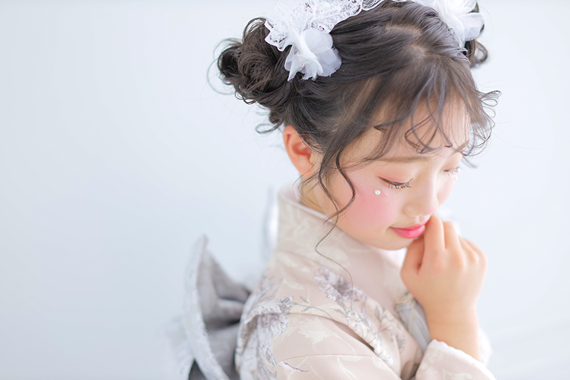 「全国こども写真スタジオ」総合ランキング3位のフォトスタジオ｜シャレニーで七五三撮影｜シャレニーの七五三写真撮影ならこんなに素敵な写真が撮れちゃいます｜七五三写真7歳女の子着物の写真②