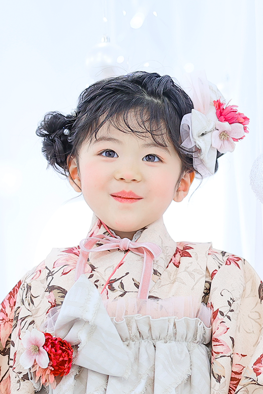 3歳女の子ピンクの着物で七五三写真撮影｜七五三写真撮影 モデルメイク｜七五三写真撮影が大人気で年間2万人が利用しているフォトスタジオでのお客様写真をご紹介｜シャレニー