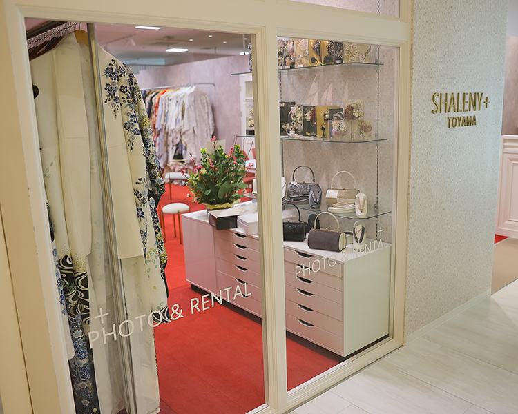富山市でウェディング 七五三 お宮参りの写真撮影｜シャレニープラス総曲輪フェリオ店　外観画像｜ウェディング、七五三、お宮参り撮影ならシャレニープラス総曲輪フェリオ店へ｜シャレニープラス総曲輪フェリオ店