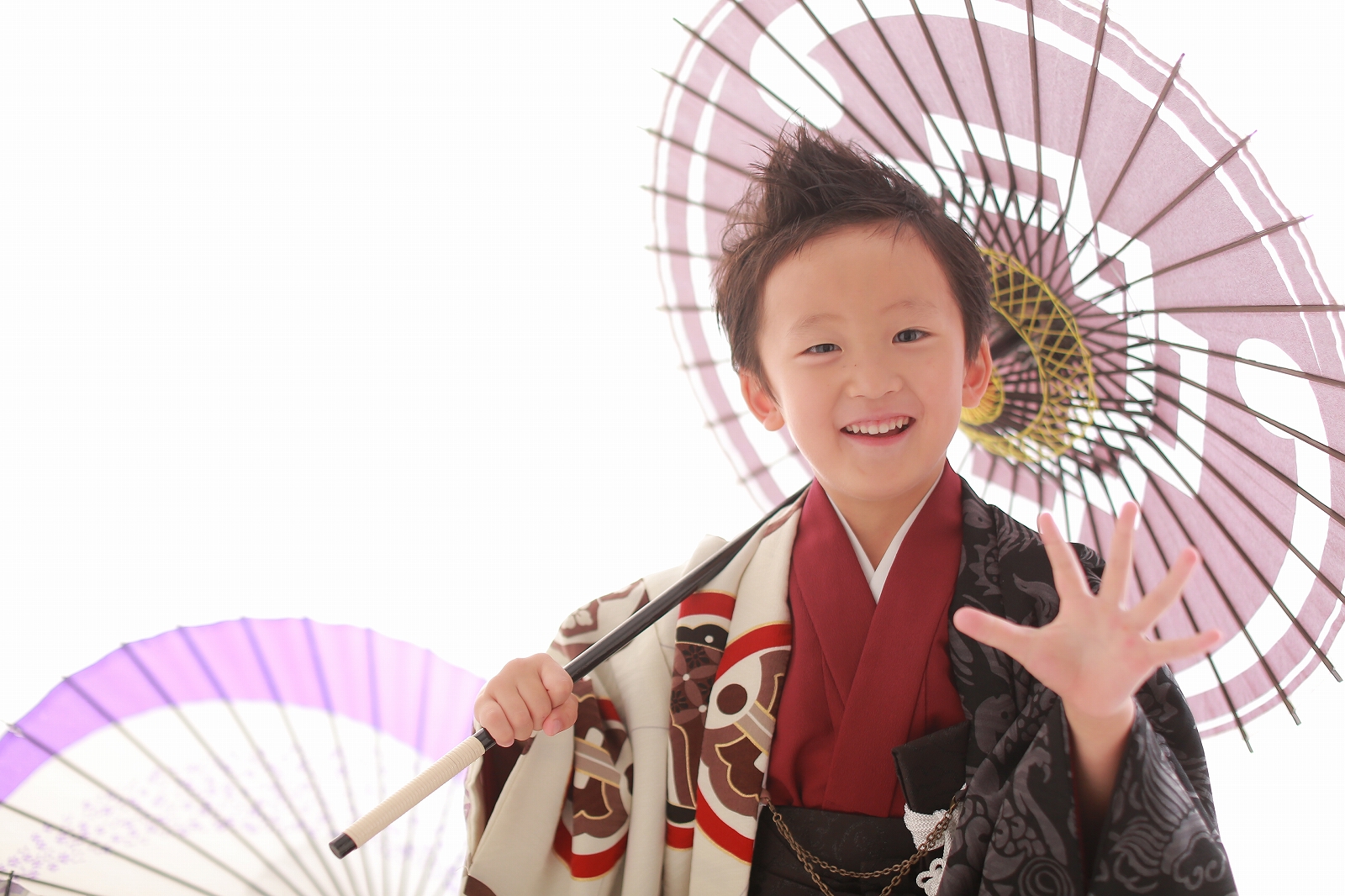 七五三♡男の子は刀を持ってかっこよく撮影するのが人気です(*^^)v